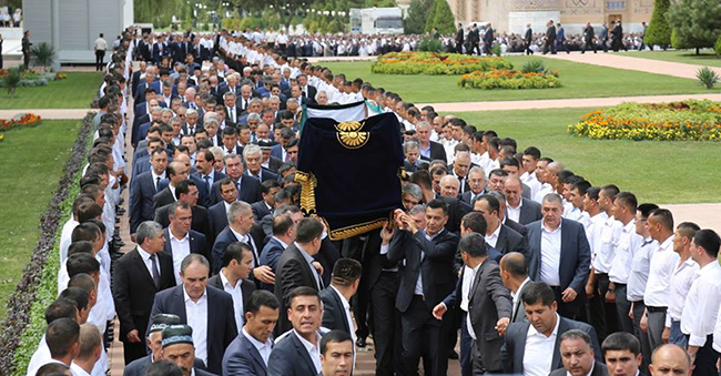 رئیس جمهوری در مراسم تشییع جنازه اسلام کریمف در ازبکستان شرکت کرد
